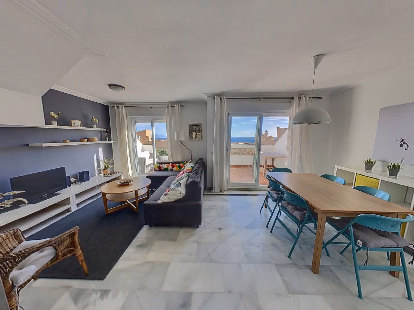 Penthouse w Casares - salon