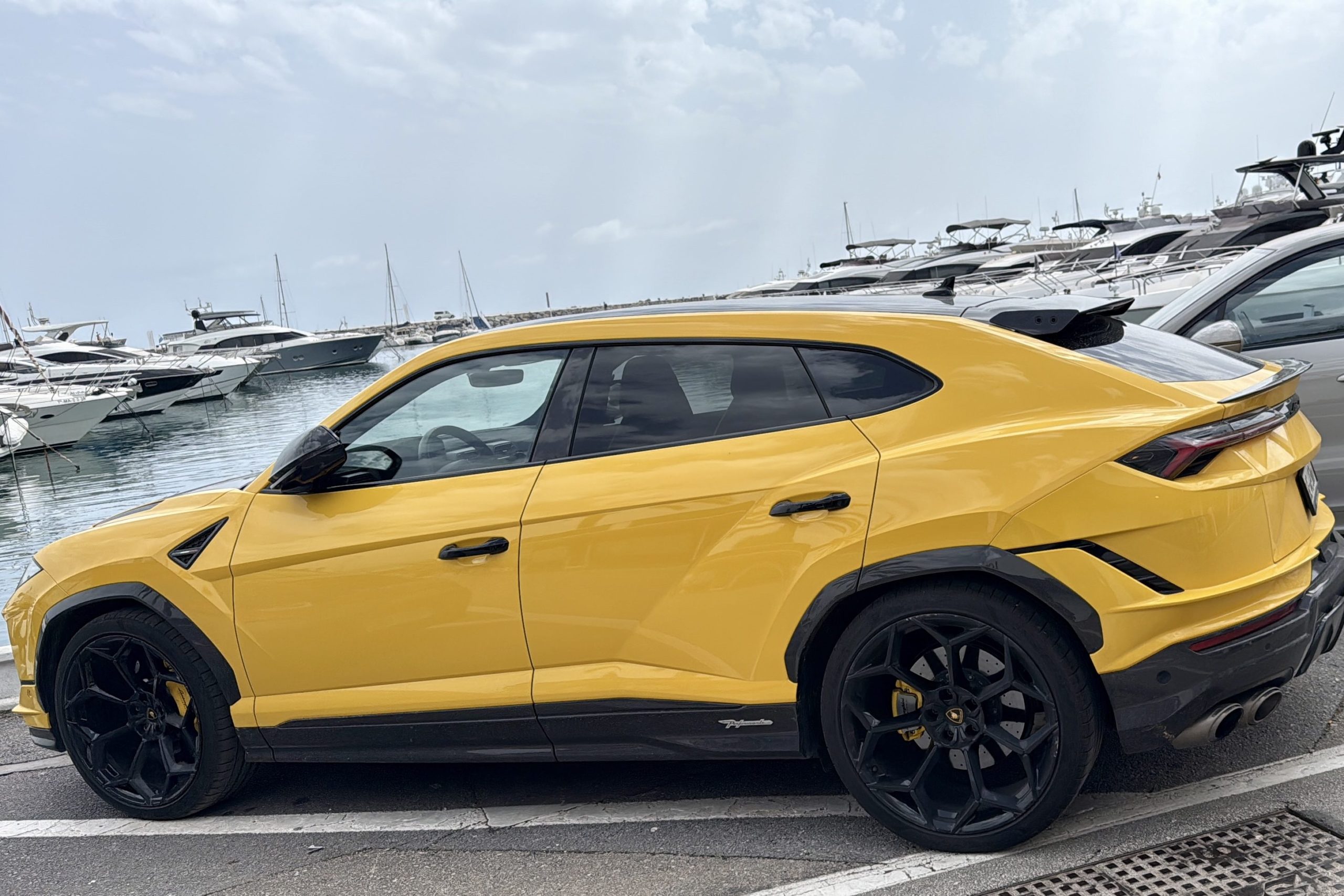 żółte lamborghini