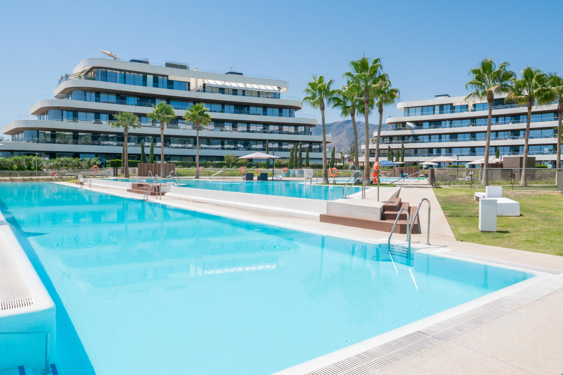 Exceptional two-level penthouse with a private pool in the prestigious Residencial Nereidas